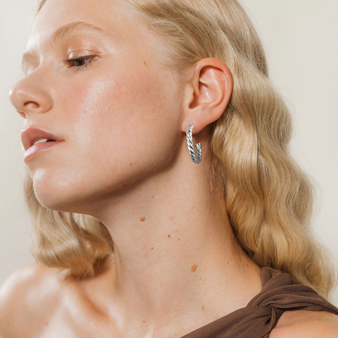 Golden/Silvery-colored, multi-thread-entangled thin-heeled earrings