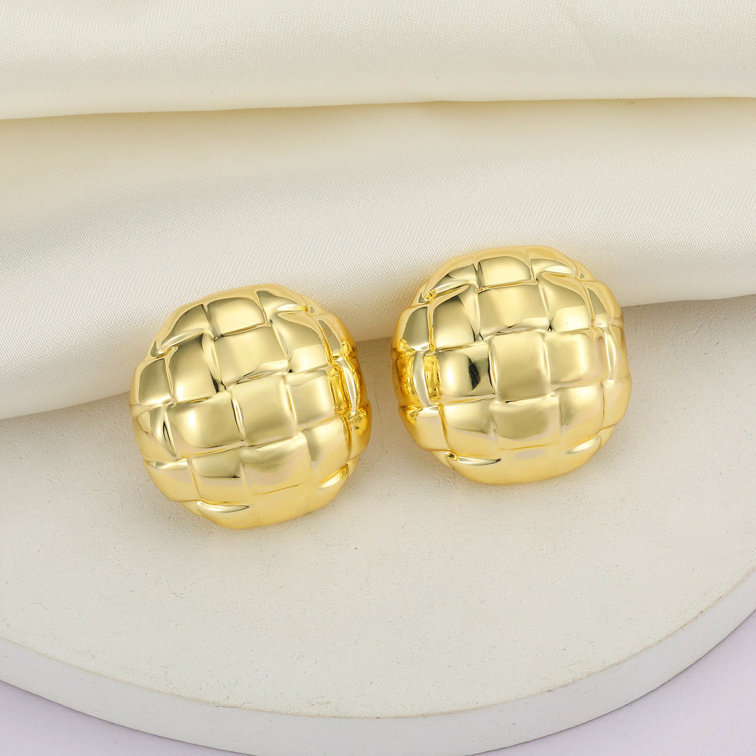 Golden, round earrings with an inner square pattern